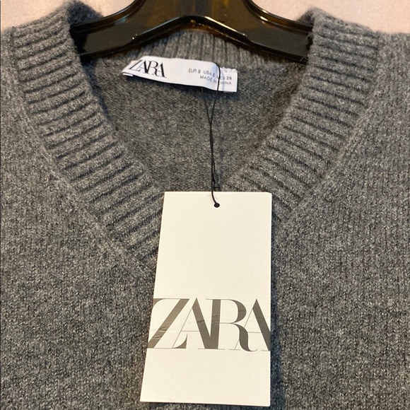 Zara Gray V-Neck Sweater Versatile Knit - Picture 3 of 4
